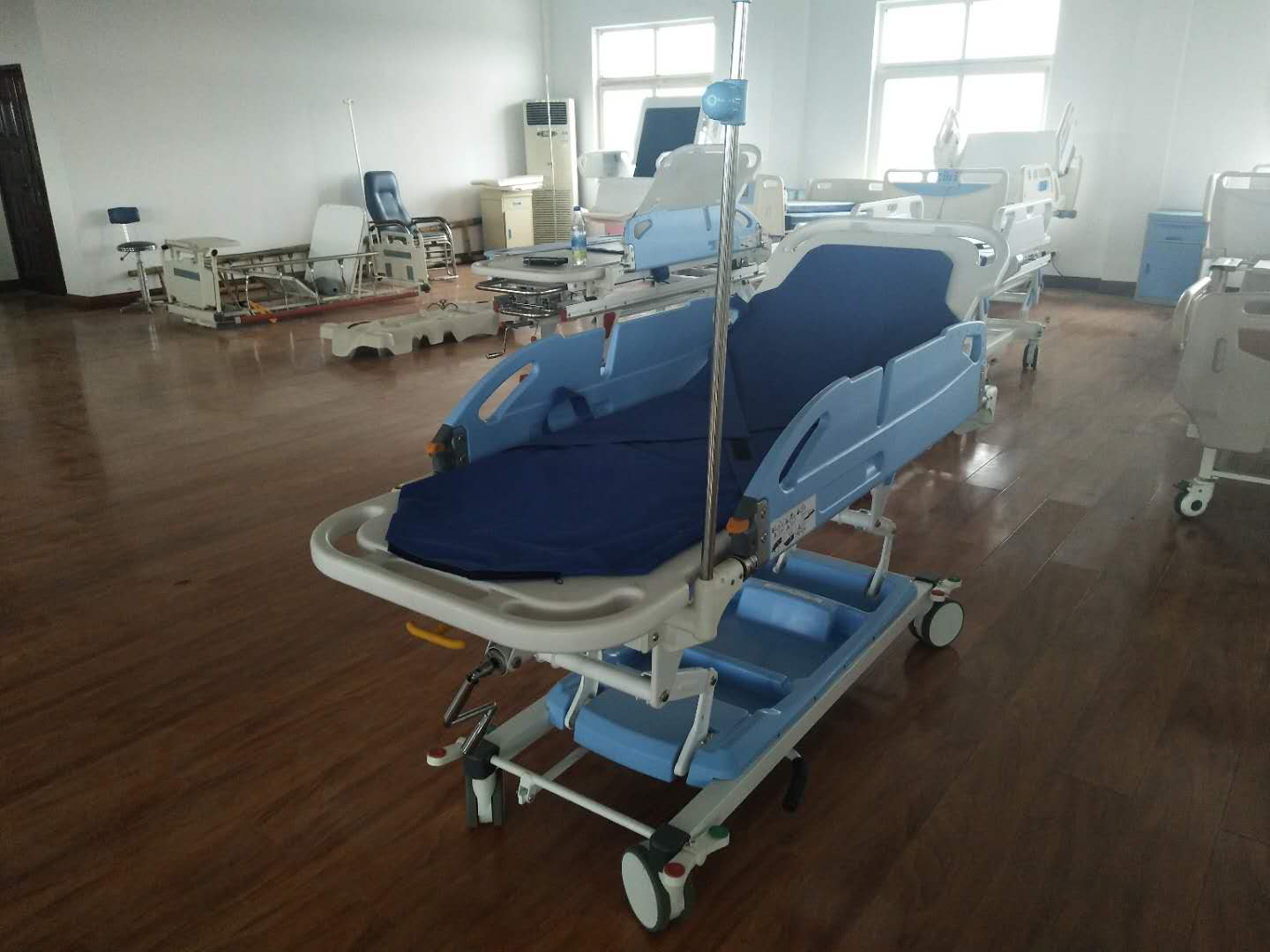 Free sample for Head And Foot Stretch Board -
Manual hospital stretcher (YRT-T02-1) – Yangruting detail pictures